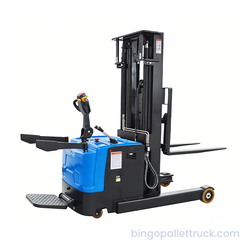 Impilatore elettrico con operatore in piedi da 2.000 kg EPS per magazzini pesanti in corsie strette